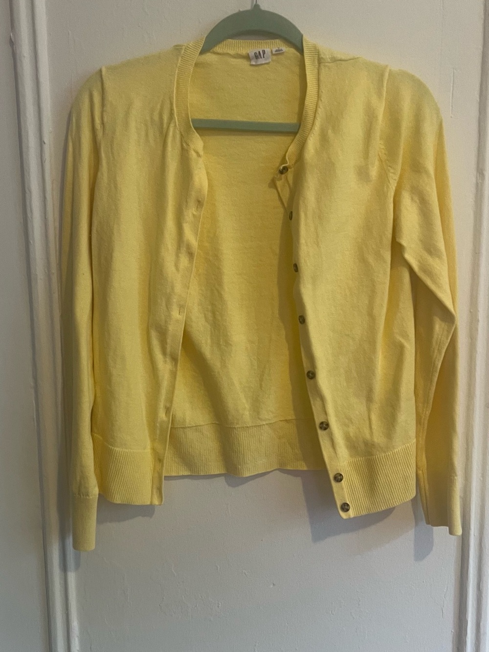 GAP Butter Yellow Lightweight Crewneck cardigan - Small